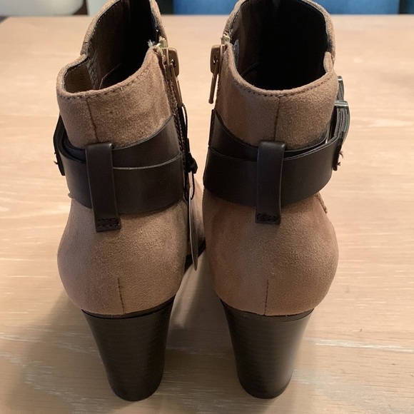 Giani Bernini Faux Suede Ankle Booties size 6M new with box, gorgeous! - Picture 4 of 10